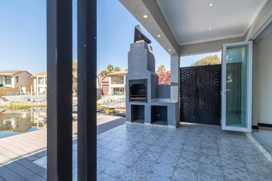 6 Bedroom Property for Sale in Eagles Landing North West